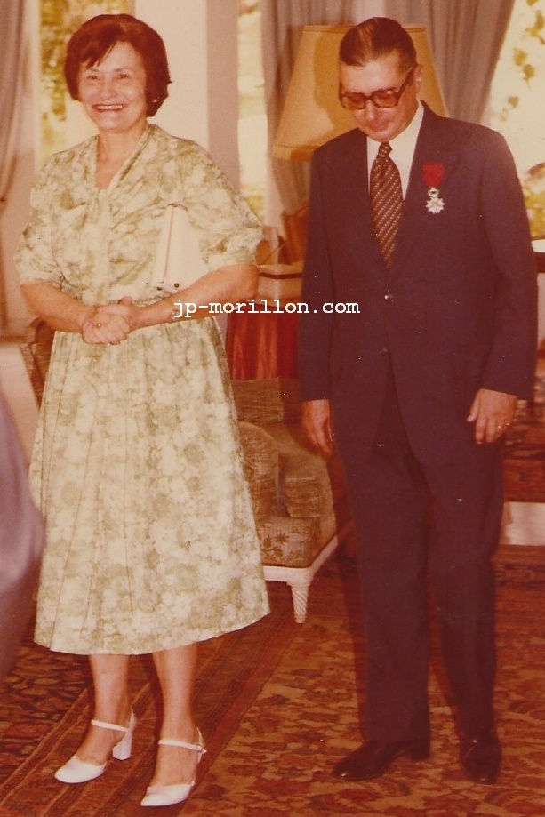 Jean Morillon, diplomate, et Madame lors de la remise de la Légion d'Honneur, Dakar, Sénégal, 1980