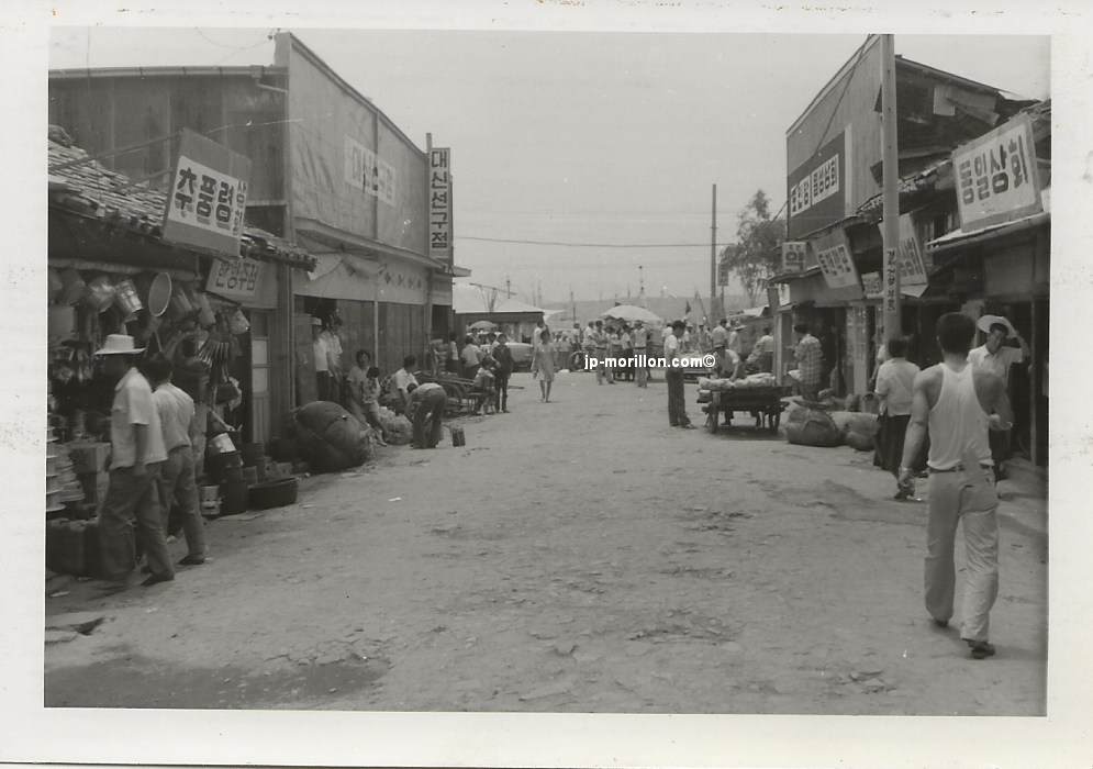 Corée, Yesan, rue principale sur le port, 1er juillet 1971