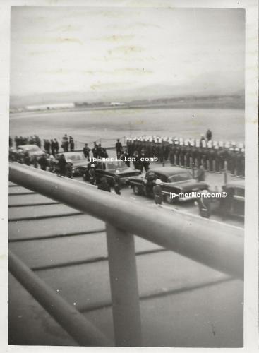 Cortège à l'arrivée du Général de Gaulle à l'aéroport d'Ankara, Turquie, 1968. Parmi les personnes présentes: Jean Morillon.