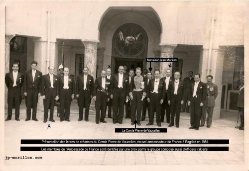 Bagdad, Irak, 1954: Ambassade de France à Le comte Pierre de Vaucelles, Claude Mantel (3ème depuis la gauche), Jean Morillon